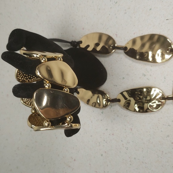 Gold Tone Hammered Style  Necklace & Bracelet 2 Piece Set - Picture 10 of 12